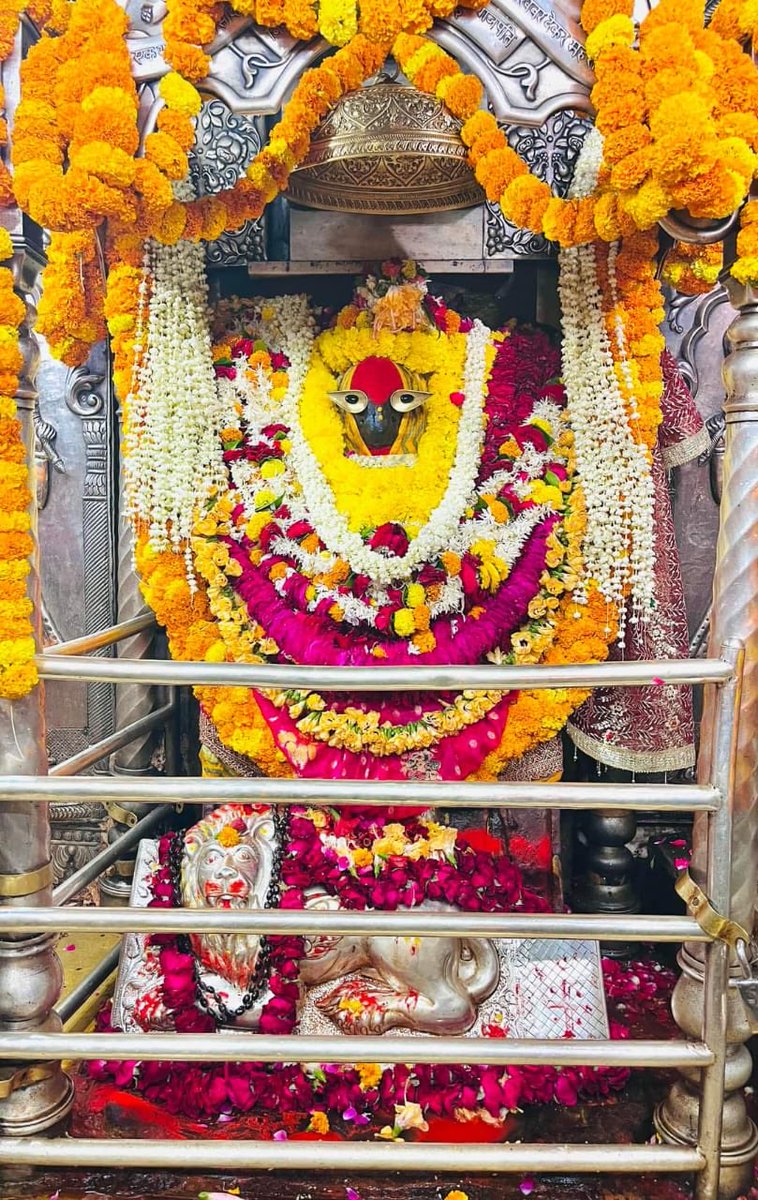 MMantumishra7's tweet photo. आज ���िनांक 31/03/2024 रविवार के दिन करिये माँ के मंगला आरती का दिव्य दर्शन
धन्य भाग जग जीव के मातु चरण में वास
जीवन सफल बनाइये, मन होहिं माई विंध्यवासिनी पास🙏
जय माँ विंध्यवासिनी🙏🌺🌹🌺🌹🌺🌹🌺🌹🙏 https://t.co/ZOOR1zsx6G