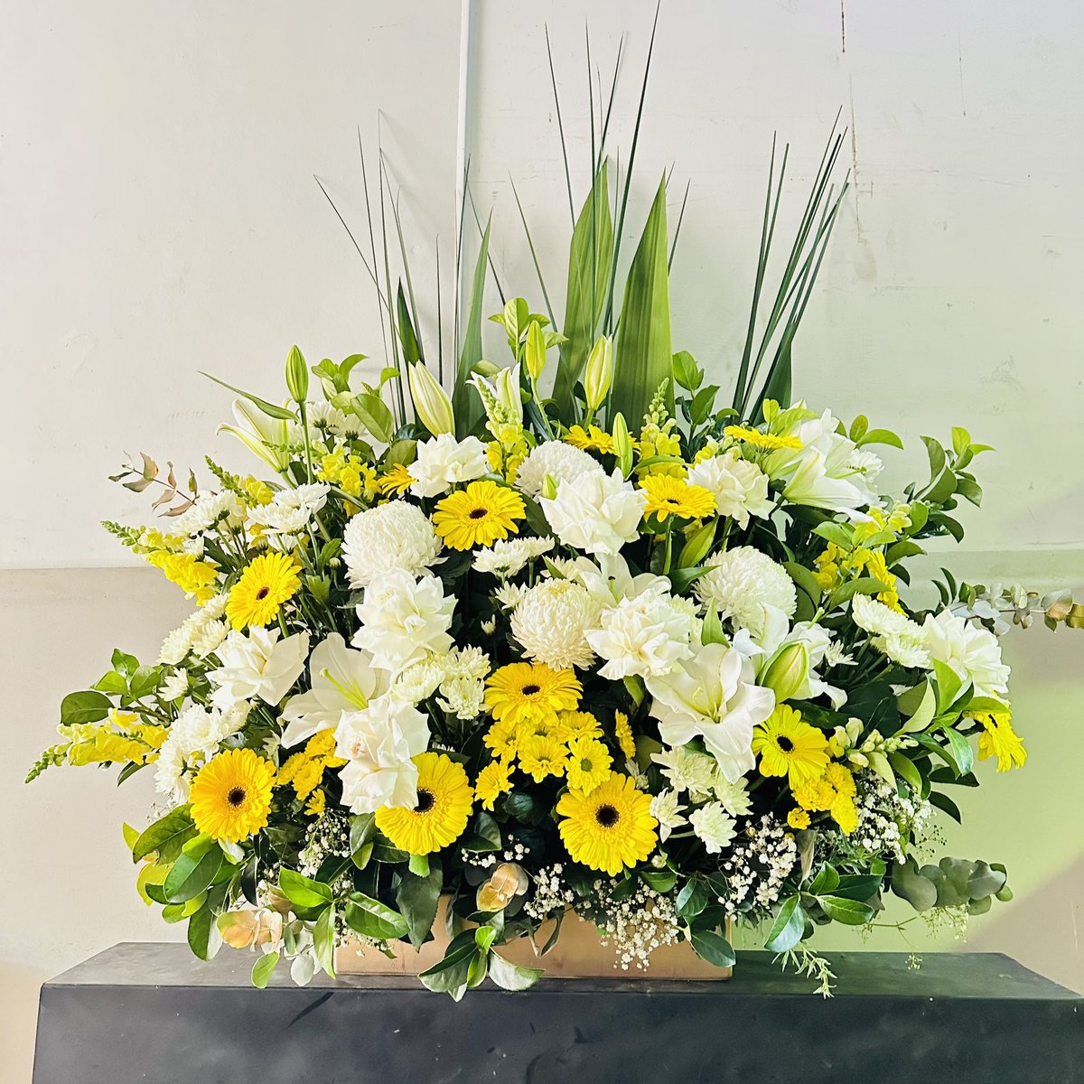 One of the biggest arrangements #bigarrangement #flowerct #sydneyflorist #flowercity