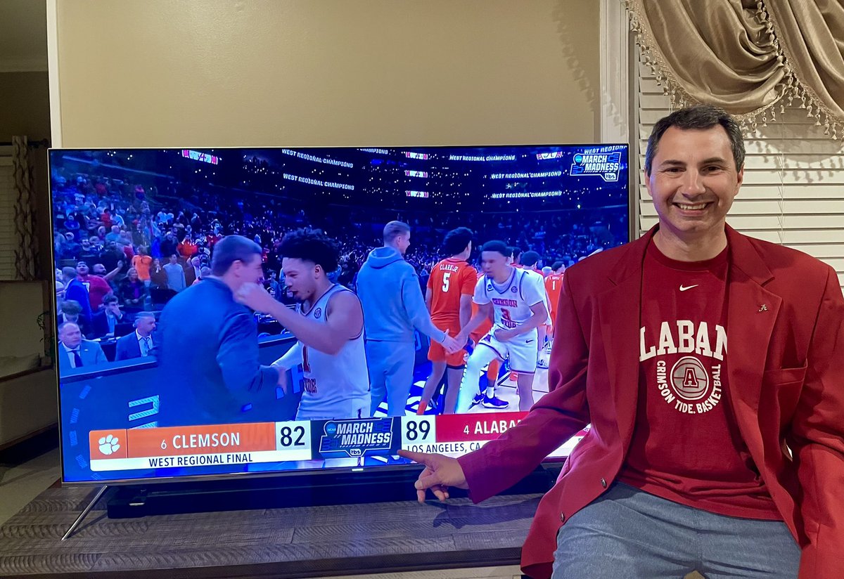 Gotta be the jacket! Roll Tide #finalfour