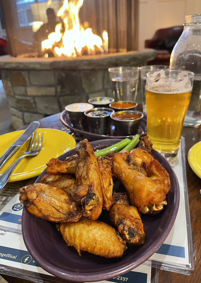 ElaineLeung4's tweet photo. Back again! Just a 3 hour wait @RussianRiverBC #Windsor for 20th anniversary Pliny The Younger🍺… Scored fireplace🔥seating! Got 3 bottles to go🥳 Ross, thanks for the great service!💯
#LongtimePlinyTheYoungerFan
#PlinyTheYounger
#RussianRiverBrewery #RussianRiverBC https://t.co/S8r7UDeT9W