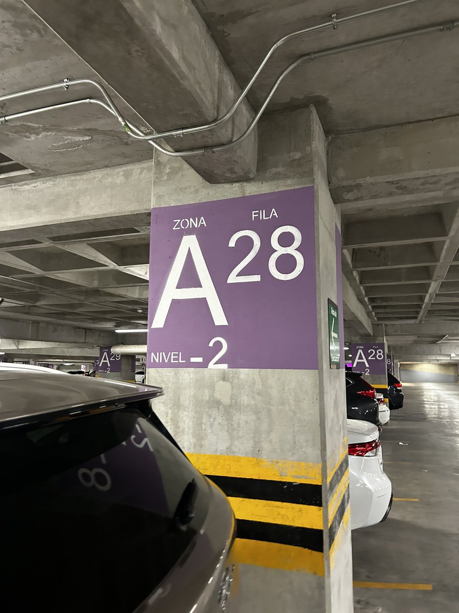 javieriru's tweet image. Soy el único que sigue sacando fotos al lugar donde estaciono cuando tranquilamente le podes decir a SIRI que guarde la ubicación de donde estacionaste? 

Porque no me lo dijeron antes.. debo haber parecido un idiota 😂😂😂 (Homero)