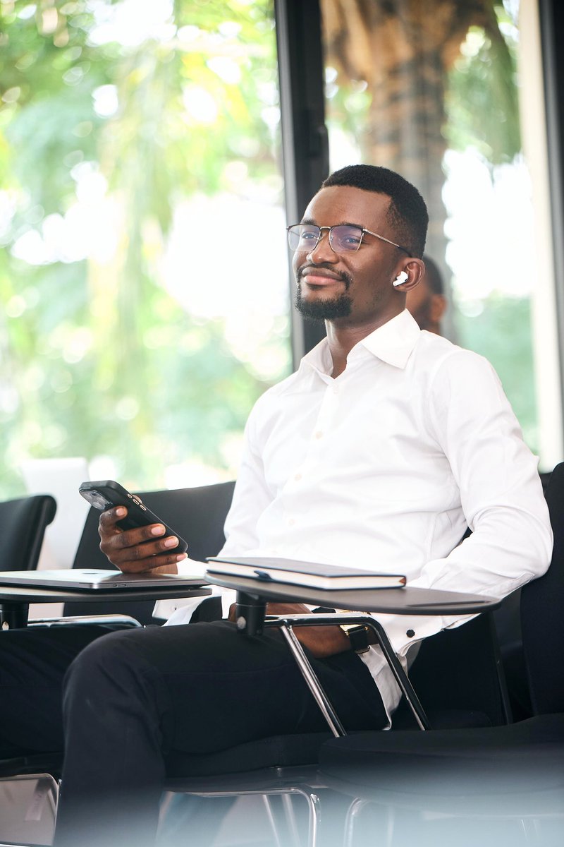 Nick_Mulongo's tweet image. #FormationDigitale Après des années à naviguer dans les eaux tumultueuses du digital, il est temps d&apos;amarrer nos connaissances pour les partager, les cultiver et les transmettre. 1/2