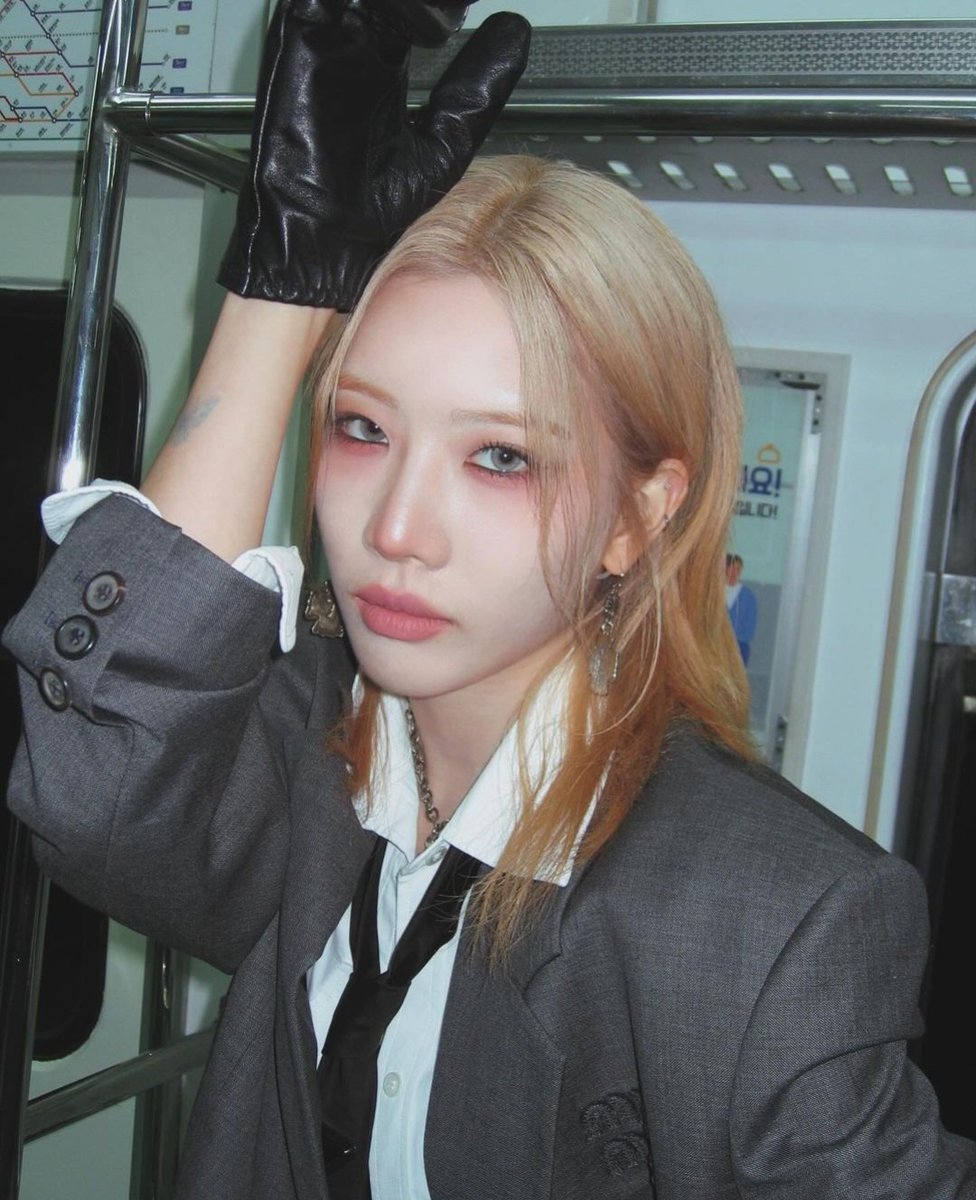 Kim Lip (ARTMS)