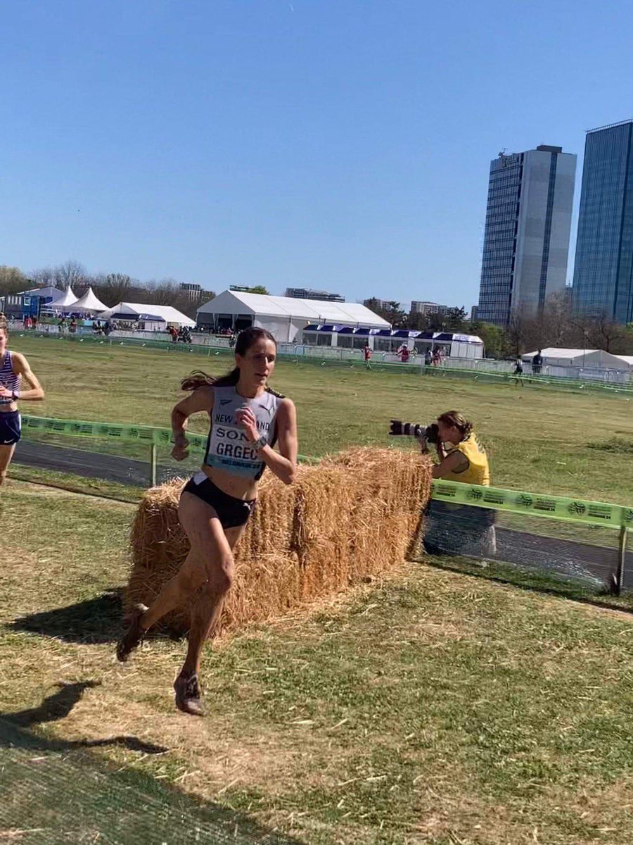 Heroic run from Georgie Grgec placing 41st racing for New Zealand in @WorldAthletics XC Champs in hot and sunny Belgrade. Did herself, her club @hrnhillharriers and everyone who knows her proud 😊 👏🏃‍♀️