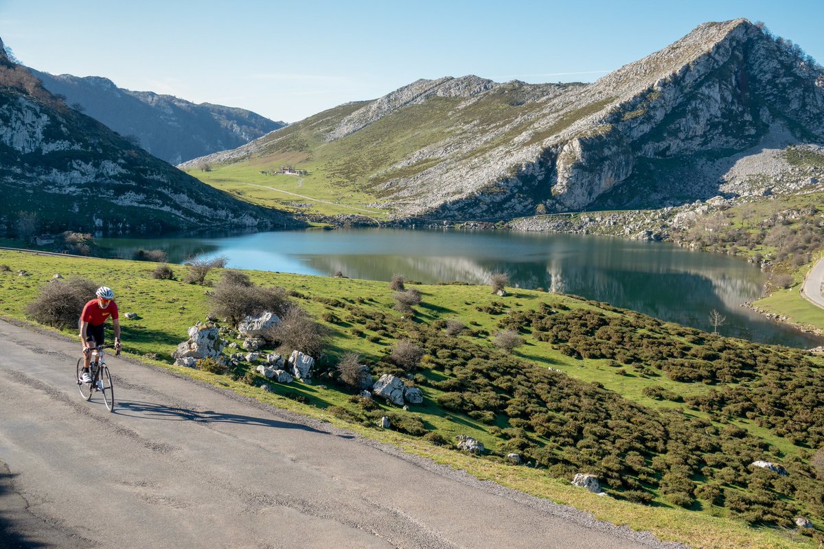 Route 4 - The Legendary Lagos de Covadonga 
#lagosdecovadonga #cangasdeonis #picosdeeuropa #nature #roadcycling #travel #cyclinglife #cyclinginasturias #cyclingexperience #explore #luxurytrip #cyclingadventure #vacation #cyclingphotos #getaway 🌍: Lagos de Covadonga