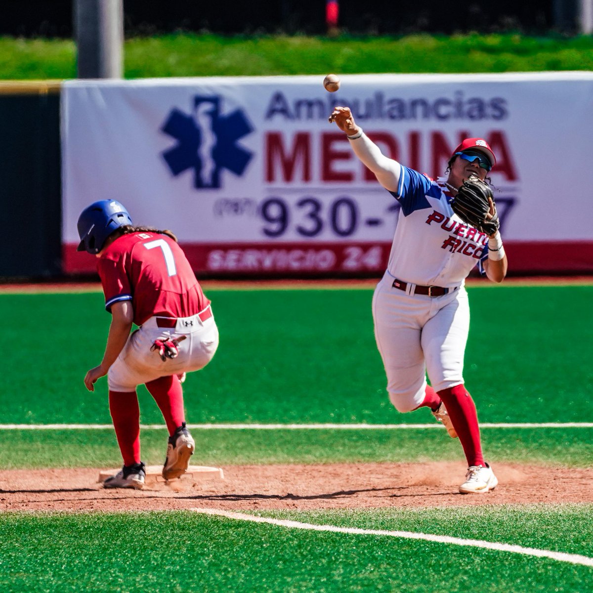 #LasNuestras🇵🇷 dominan torneo amistoso con Canadá🇨🇦 Puerto Rico cerró con balance de 8-2 el torneo amistoso de béisbol femenino con la Academie Baseball Canada en el Estadio Roberto Clemente Walker de Carolina. En Sub 19, las boricuas cerraron invictas con 6-0 y en la categoría