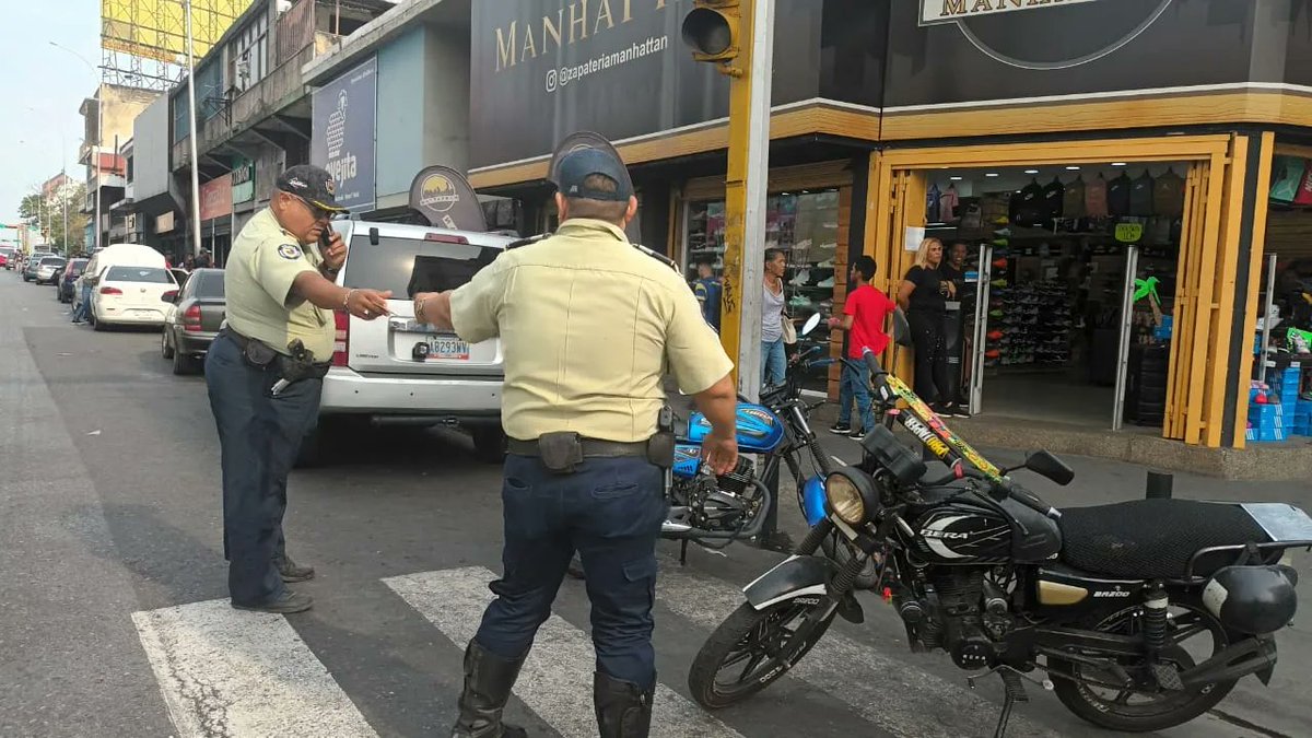 poli_girardot's tweet photo. En el Casco Central de la Ciudad se realizó el dispositivo de verificación ante el sistema #SIIPOL de vehículos tipo Motos y de ciudadanos para garantizar una #SemanaSantaSegura2024 https://t.co/GISLArBlrr