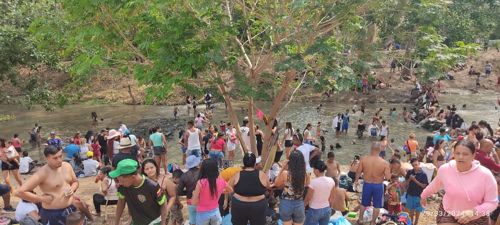 MPV_Araguaa's tweet photo. Desde El Municipio Urdaneta, Parroquia Barbacoas, Sector Barsey Centro Turístico Los Mangos. También los balnearios se activan en las comunidades.
#SemanaSsntaPorLaPazYLaVida 
@NicolasMaduro
@vargas_mimou
@Aimara_aguilarr
@fundacion_mpv
#ElPaísMasBelloDelMundo https://t.co/PMaeZIbtKt