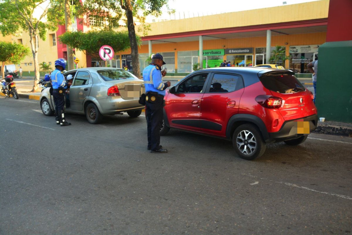 DATT_Cgena's tweet image. 🚗👮‍♂️ En la Terminal de Transporte, estamos presentes realizando control y verificación de documentos a vehículos particulares.

¡Tu seguridad vial es nuestra prioridad! #ControlDocumental #SeguridadVial 🛣️📝
