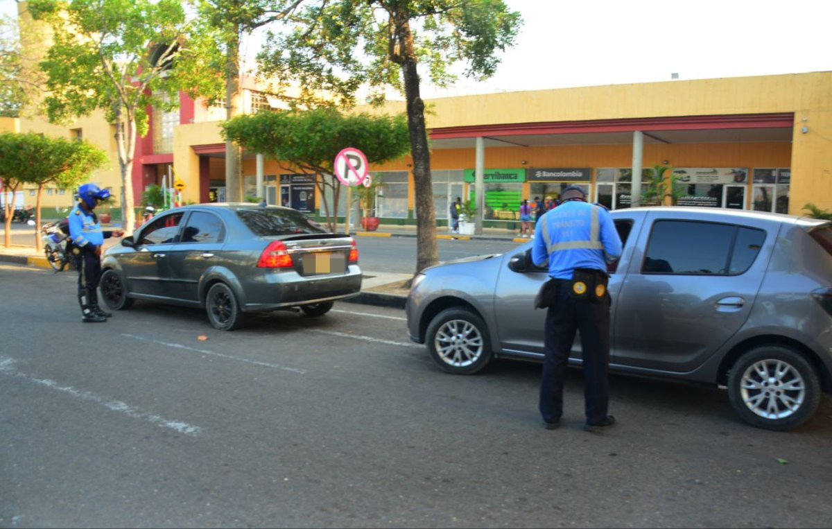 DATT_Cgena's tweet image. 🚗👮‍♂️ En la Terminal de Transporte, estamos presentes realizando control y verificación de documentos a vehículos particulares.

¡Tu seguridad vial es nuestra prioridad! #ControlDocumental #SeguridadVial 🛣️📝
