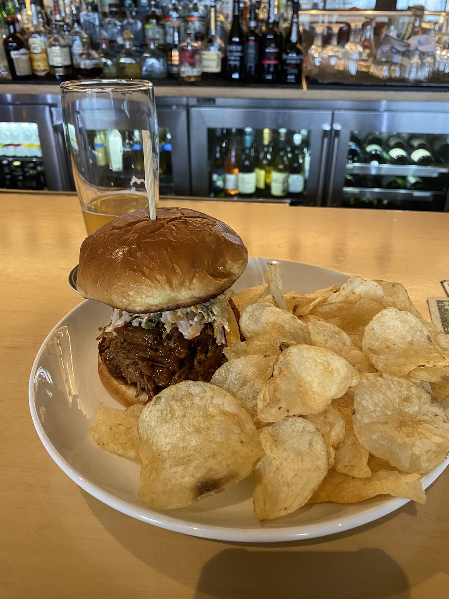 Microbrewguys's tweet photo. Hinterland Brewery not only has great Micro brews they gave exceptional food.#Hinterlandbrewery https://t.co/pg3nKDkirC