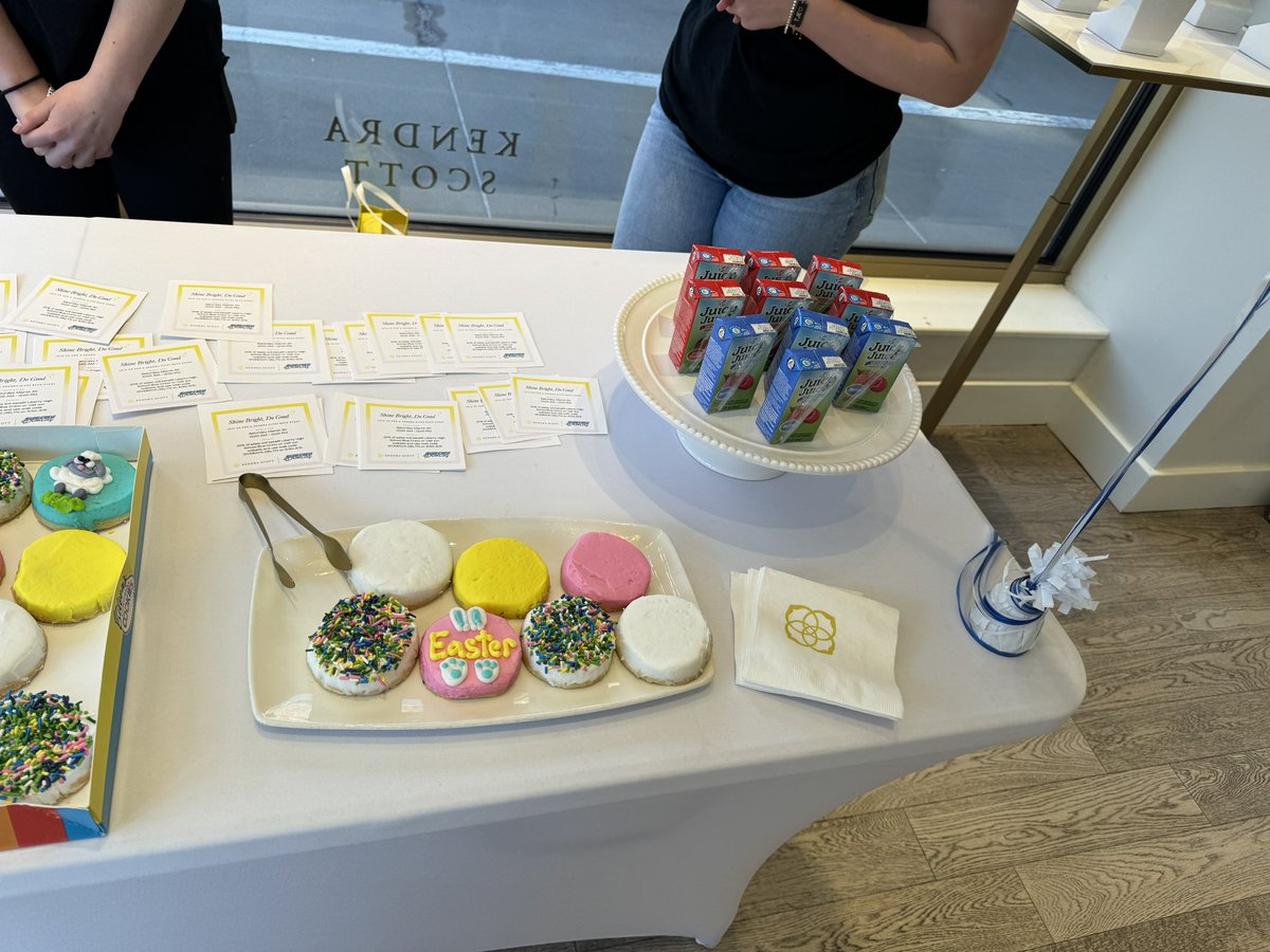 Had a great time @KendraScott for our fundraiser!! Kudos to @EileensCookiesL for the yummy desserts!  Thank you to everyone who showed up and purchased online!! You can still use our discount code tomorrow!