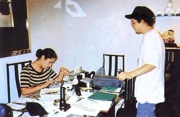 Thursday, March 30, 1995. 🖤

Selena's last ever photo alive taken alongside husband Chris Pérez.

#SelenaQuintanilla
#ChrisPerez