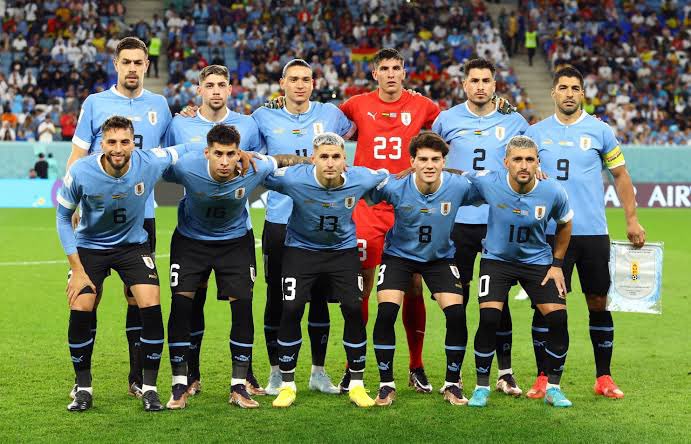 Tirando factos hasta equivocarme Día #55 De todas las selecciones campeonas del mundo Uruguay es la mas irrelevante. No vende, no da rating, no da miedo. Ninguna selección grande dice “Uy me va contra Uruguay” En el mundo del fútbol es más interesante un partido de Holanda que…