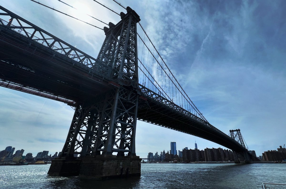 omardpal's tweet photo. The Williamsburg Bridge. (5 of 21)

#williamsburgbridge #eastriver #lovetheweekebd #NYCBridges #eastside #NYCNeighborhoods #NYCViews #NYCPhotography #nyclife #nbc4ny #abc7ny #fox5ny #ny1pic #newyork_instagram #picturesofnewyork #ilovenewyork #cityscape https://t.co/WfywemIgzL