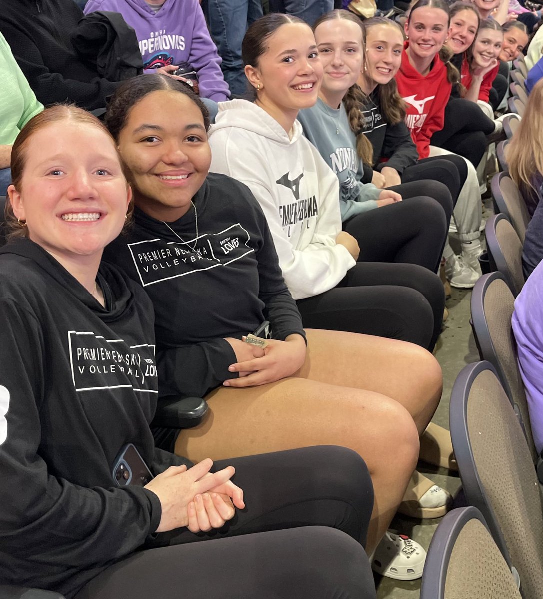 Cheering on the <a href="/OmahaSupernovas/">Omaha Supernovas</a> together! <a href="/Premier_VB/">Premier Nebraska VB</a> #premierstrong #PremierNE15Silver #teambonding #bettertogether