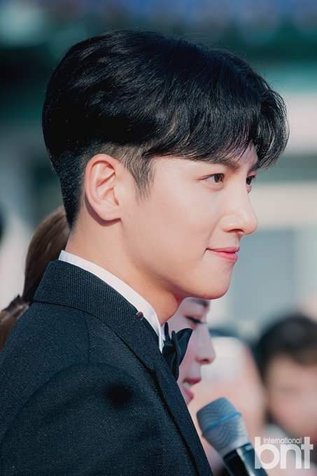 JcwThaiByNaja's tweet photo. 💜หล่อทุกองศา..หล่อทุกมุม หล่อออลเดอะเวิลด์ #อุคจ๋า

Credit on pic

#Jichangwook 
#지창욱 
 #チチャンウク
#池昌旭 
#จีชางอุค 
#욱짜
#อุคจ๋า_욱짜
#อุคจ๋าเขยไทย 
ธงชาติไทย

#JichangwookThailandByNaja 🌈

#지창욱타이랜드바이나

#บ้านอุคจ๋านาจาไทยแลนด์ 

#อุคจ๋าตั้งแต่2014เลยนะ https://t.co/RYBXgi0Y6R
