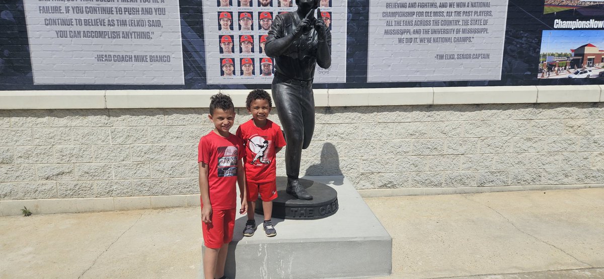 CorderaEason's tweet photo. Saturday at the Sway @OleMissBSB ⚾️❤️🫶🏾🏟 #Blessings #GuysDayOut #MakingMemories #DaddyLuv https://t.co/wLkDcteMRb