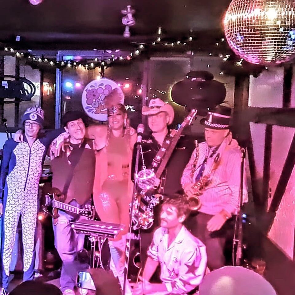 It’s Disco Night! Torontos hottest show returns to the Linsmore w The Boom Shaka Lakas! Get ready for a full on Disco party with the full costumes and your Favorite songs from Saturday Night Fever! It’s a party! @TorontoDisco @WhatsUpTOMag @DanforthTweets @EastYork_TO @blogTO
