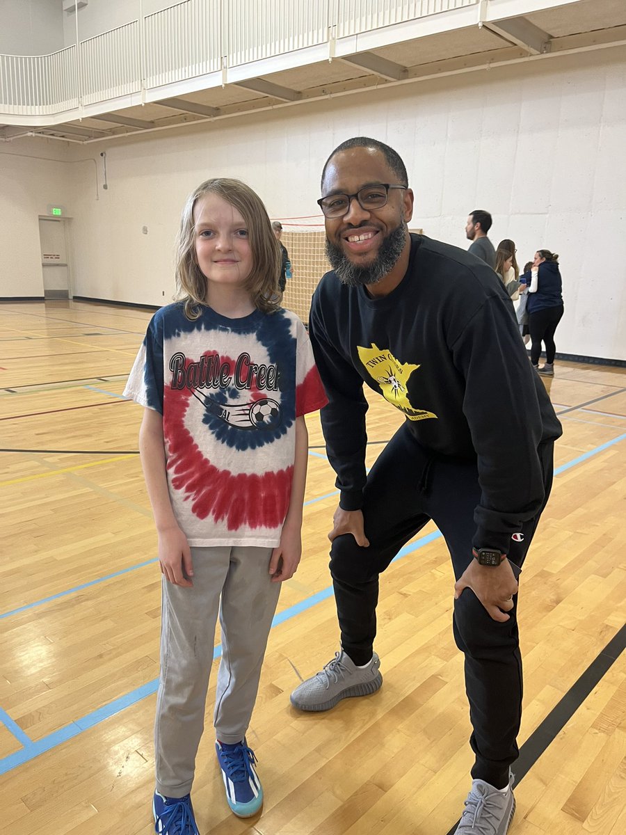 solofthecities's tweet photo. Had a fantastic Saturday cheering on some of our young athletes from #servetoplay and #SolSundays as they showcased their skills in @SaintPaulParks
spring futsal league.
Keep developing & having fun!
💪😤⚽️
#solofthecities
#tcsolfutsal
#playwithsol https://t.co/FLEYQIx3bA