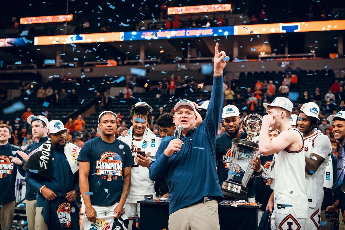 HoodieSzn tweet media