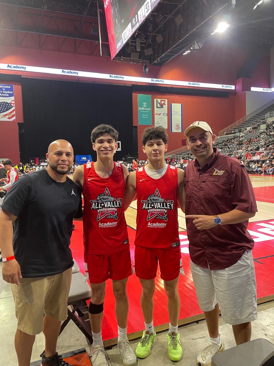 It was great seeing JJ and Gio at the All Valley Showcase game today. No doubt they represented Los Fresnos very well! 

#FalconBasketball