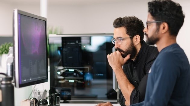 Durante el evento GTC @NVIDIA anunció el lanzamiento de #DGXSuperPOD con tecnología Blackwell para supercomputación de Inteligencia Artificial generativa a escala de billones de parámetros.

teragames.com.mx/nvidia-lanza-d…