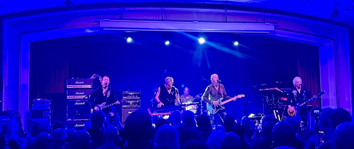 Fantastic opening night of the #OldHabitsDieHard UK tour @NantwichCivic. Amazing crowd! Great crew. Massive thanks to Rich, Rich and Sue. Superb set from our Special Guests @BraveRivalBand, top band. Next stop Brighton. #FMlive #40thAnniversaryTour #ontour #nantwich