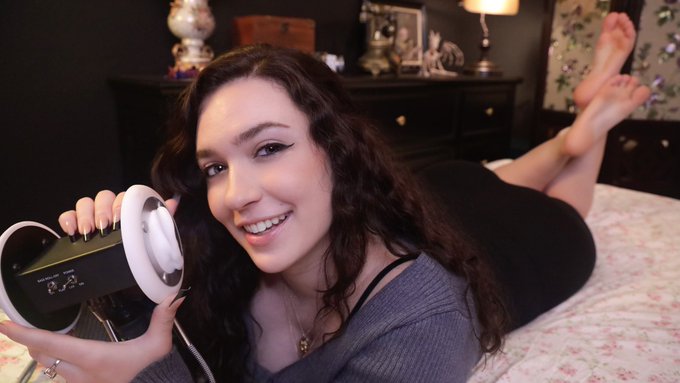 lemme lick ur ears on patreon !! ( ͡&deg;👅 ͡&deg;) https://t.co/xDLykYvIyn