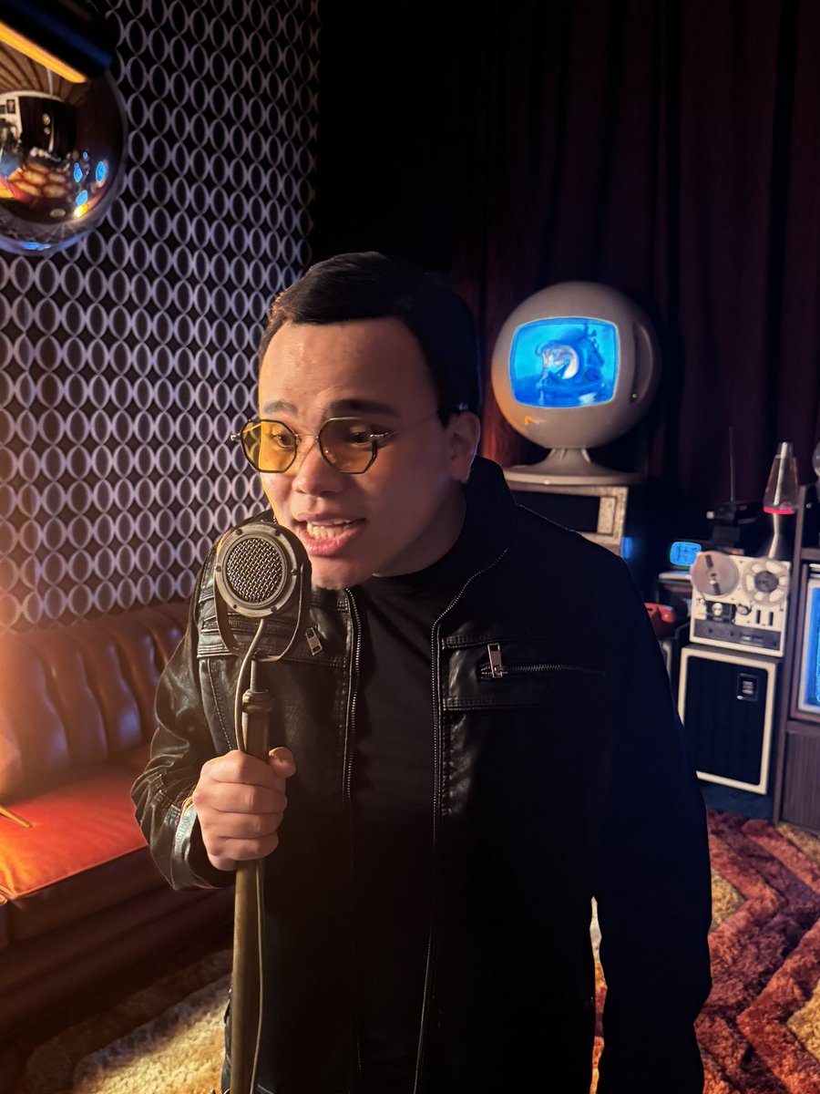 I have a surprise coming soon! I hope you like it! Heck yeah! 🎥🎤🎹🎬
#singersongwriter #originalmusic #change #changetheworld #together #love #musicianlife