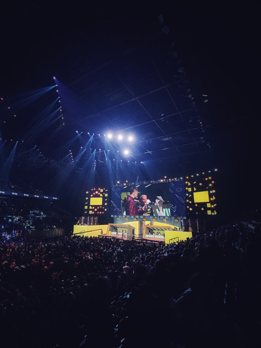 MasuCS's tweet image. There is nothing better than some good CS, and the semi-finals were a prime example. 💛💙 #navination