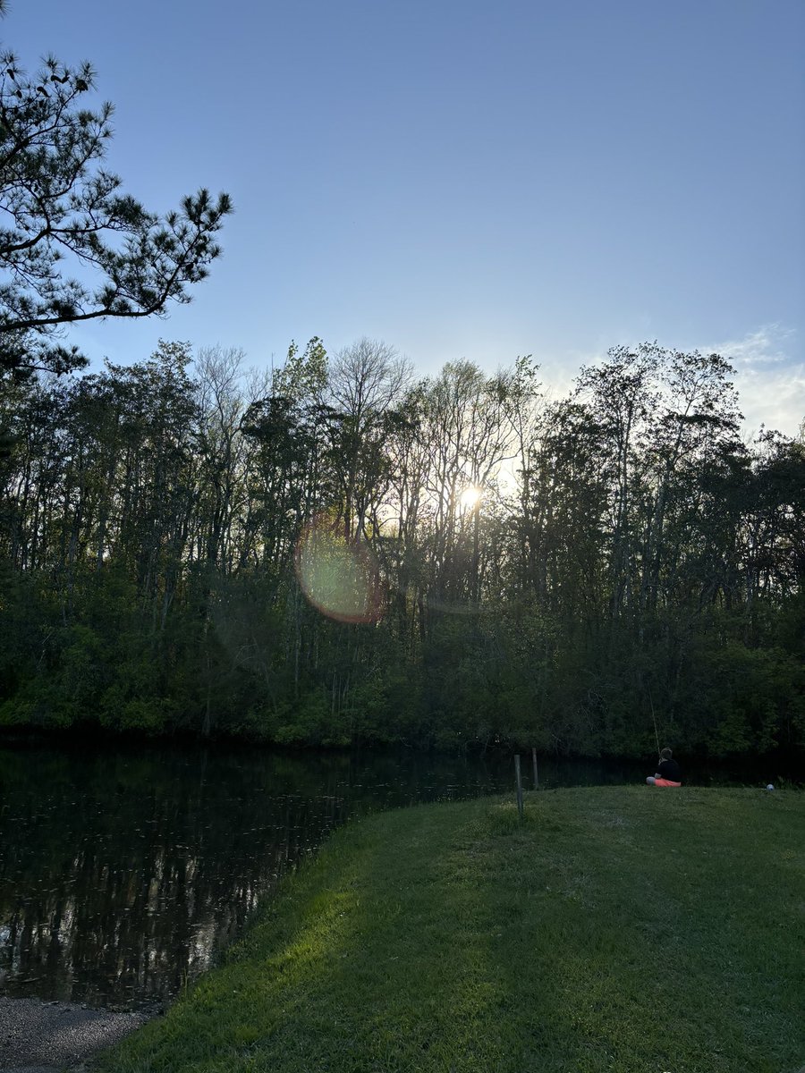 Sparkle1741's tweet photo. Thanks to my #ZPack for passing me over the crud they’ve had! ugh it’s
not been fun, but i sucked 
it up &amp; we went to the creek by our house! Casted out a few lines &amp; 
enjoyed the beauty of nature💜
“We may not have it all together, but together we have it all”💕 #LoveWins https://t.co/IviSQ3fB43