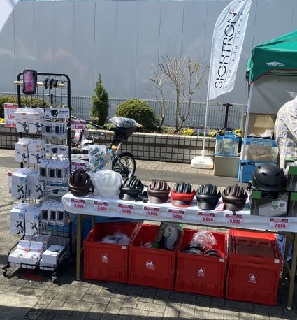 LOVELL_JP's tweet photo. こんな感じでやっております。試着、試乗大歓迎です！お気軽にお声掛けください♪

#アウトドアデイジャパン東京 
#lovell_jp #casque #カスク https://t.co/yvykWNgvqc