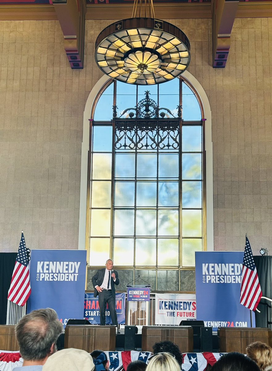 Frank Luntz tweet media