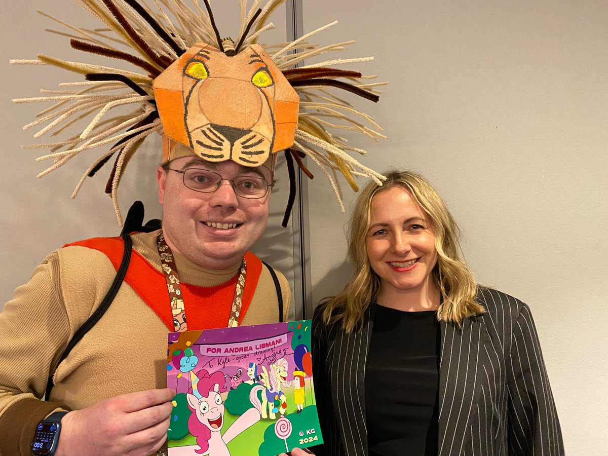 LionKingBrony94's tweet image. Thanks, @AndreaLibman for the photo and autograph, and thanks for bringing life to two of my favorite ponies, Fluttershy and Pinkie Pie. You are so awesome! @BABSCon #BABS2024 #AndreaLibman