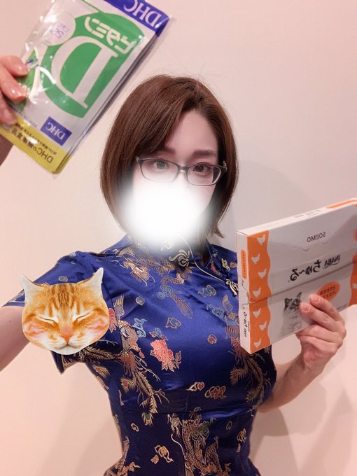 ガイウス部長さんからなんと大量にプレゼント🎁が届きました💖
私にも猫たちにもです😼
凄く嬉しいので以前別のフォロワーさんから頂いたチャイナ服を着て喜びを表現したのですが如何でしょう?
ありがとうございました🎁❤️❤️❤️❤️ 