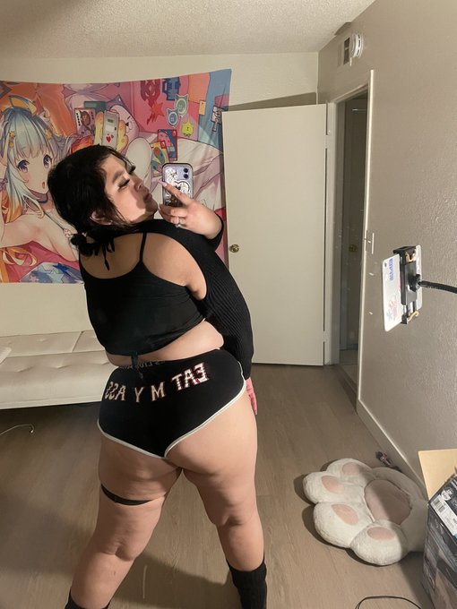 I fucking love these shorts 😍😍😍 https://t.co/BXFIuuD1aT