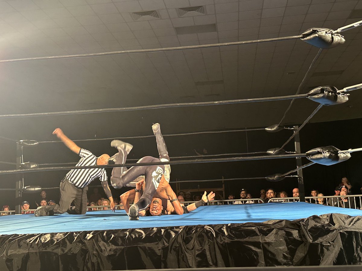 ⁦@TheKennyAlfonso⁩ picking up the Win with the Back Slide! #SecondtoNone tonight in ⁦@cswwrestlingkc⁩ getting the W over ⁦@LukeLangleyMD⁩