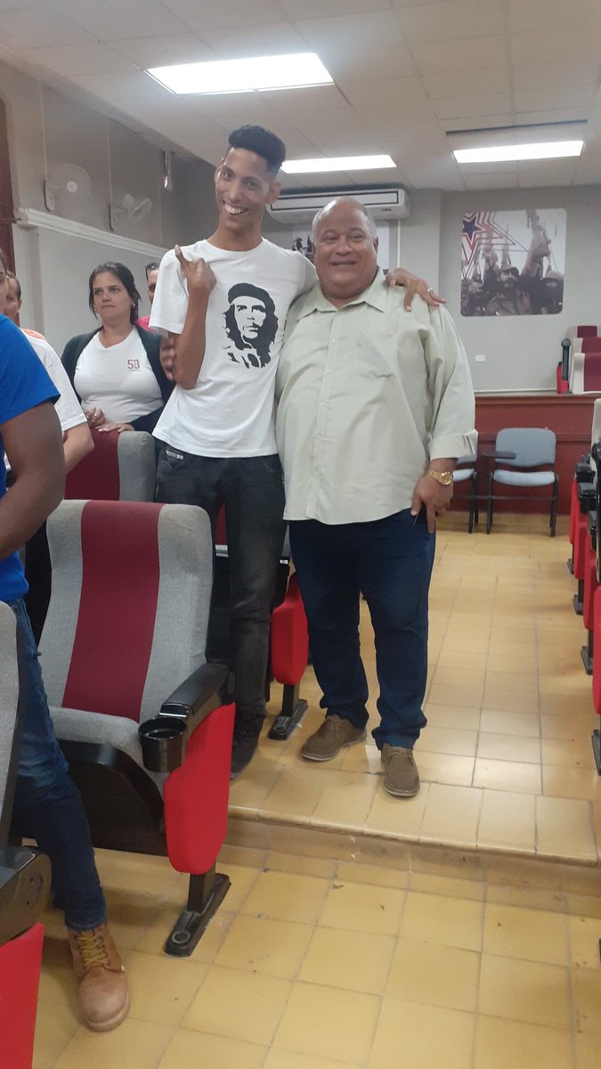 Ellos son los delegados del #Camagüey al #XIICongresoUJC, comparten con las máximas autoridades de la provincia @FHHernndez1 y @JorgeSutil2. @cadenagramonte, @tvcamaguey, @AdelanteCuba.