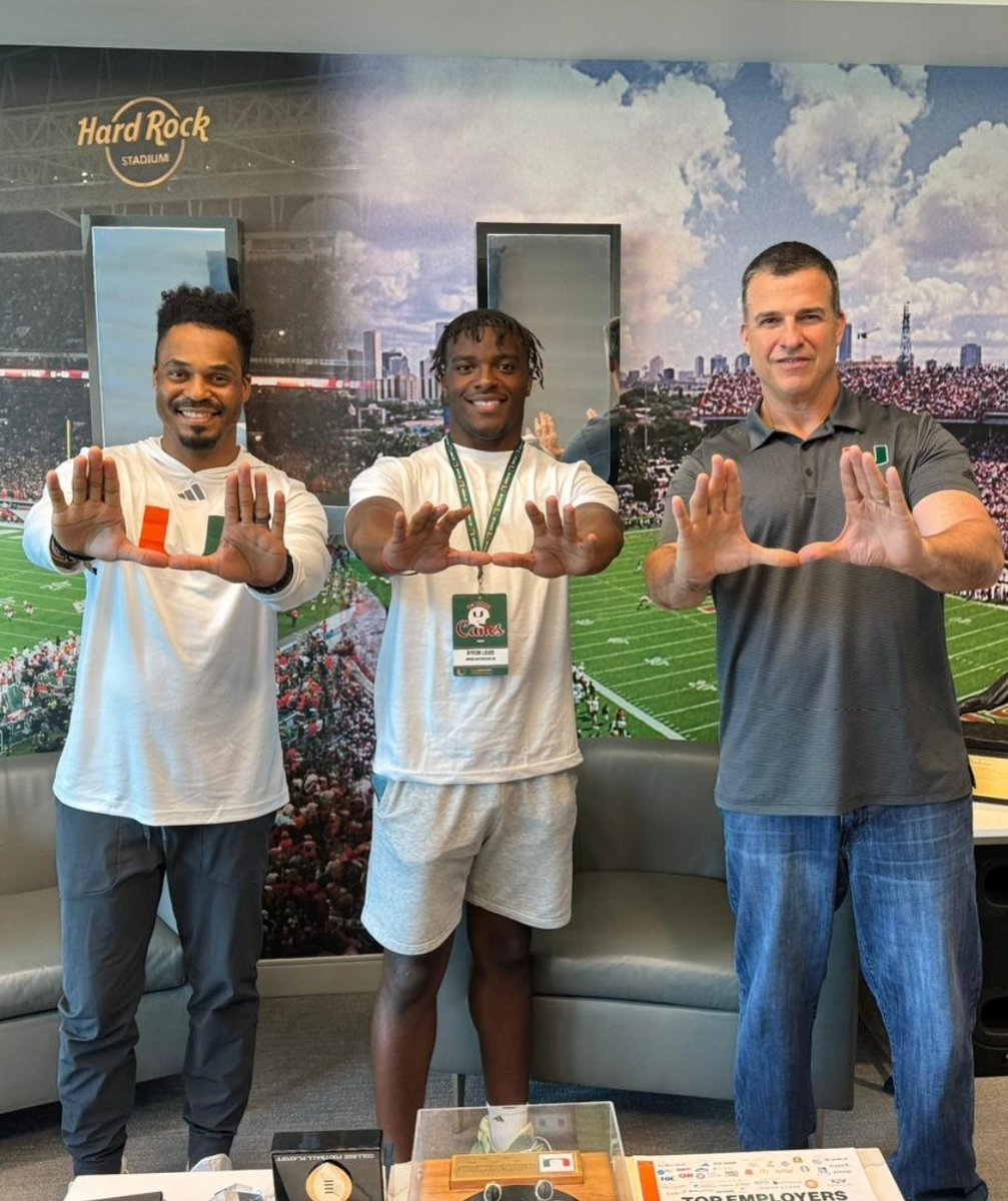 Another great visit at the University Of Miami🟧🟩 @coach_cristobal @Coach_Merritt #GoCanes 🙌🏾