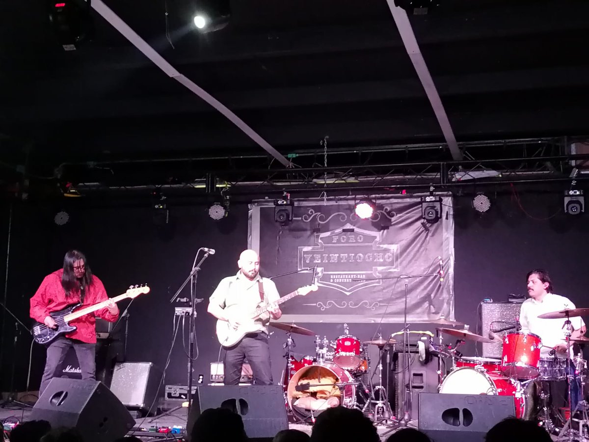 OficialDecibel's tweet image. #Cobertura #Preámbulo | El reciente 29 de Marzo ocurrió el concierto de #ArielPink en Foro Veintiocho, mismo que contó con la apertura de #Flores, trío regiomontano donde dream pop y psicodelia se entienden.
Aquí un vistazo.
#ShowNOmercY
FOTOS: Claudia Vázquez