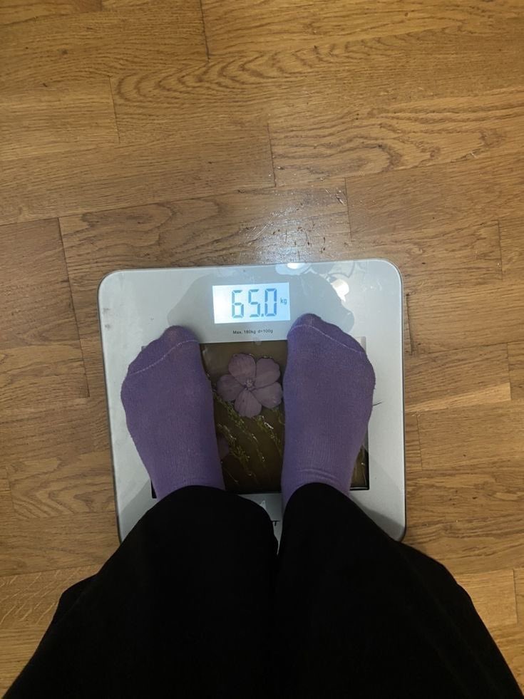 ellacals_'s tweet photo. *°:⋆ₓₒ to see the weight drop

• after weeks of restricting you see the scale go down drastically so close to ur ugw 
• or.. after a week of binging you go back to ur hw

u choose 🤷‍♀️ https://t.co/wcqGfKF1nt