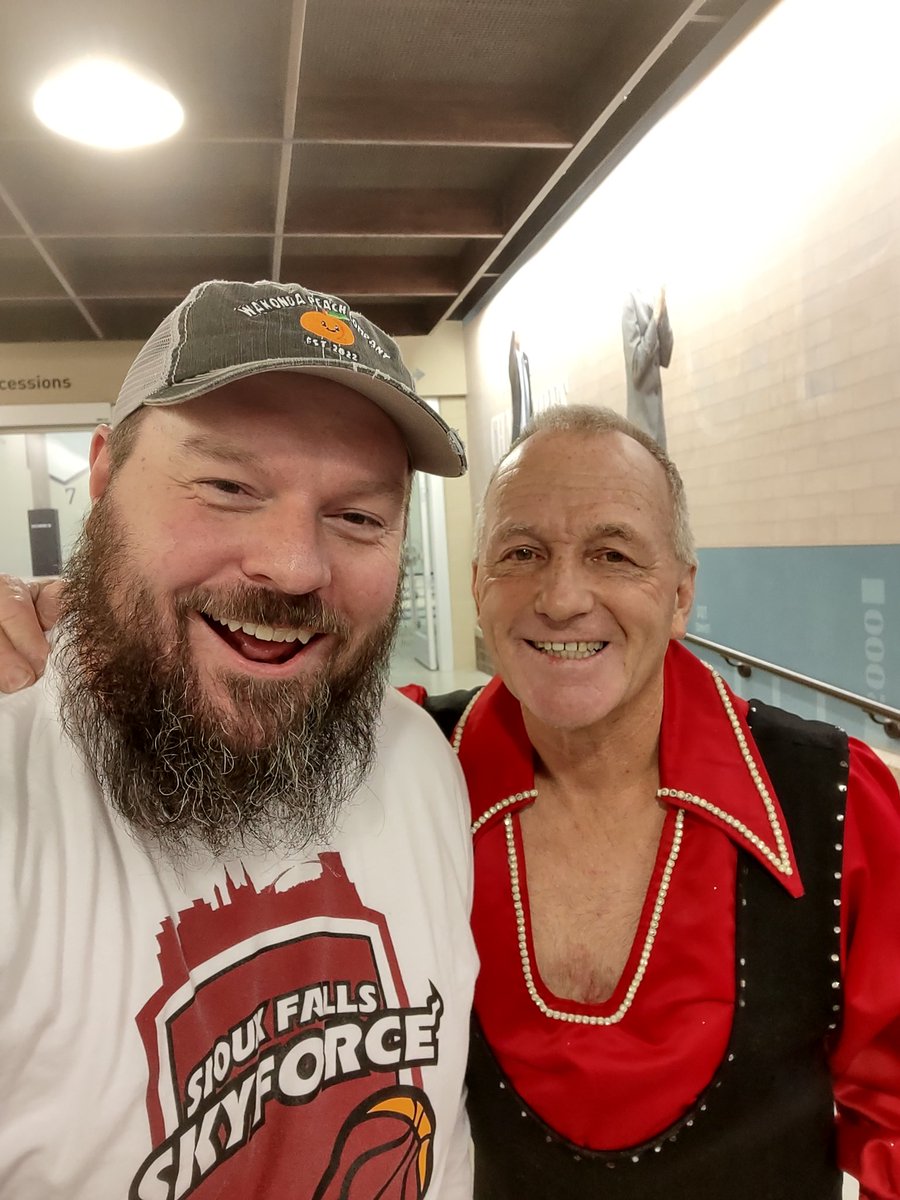 ChadBirger's tweet photo. It's always a treat when the @amazingsladek comes to a @SFSkyforce game at @sanford_complex. The #SladekToePoint is undefeated! https://t.co/KmoEgj1Ynx