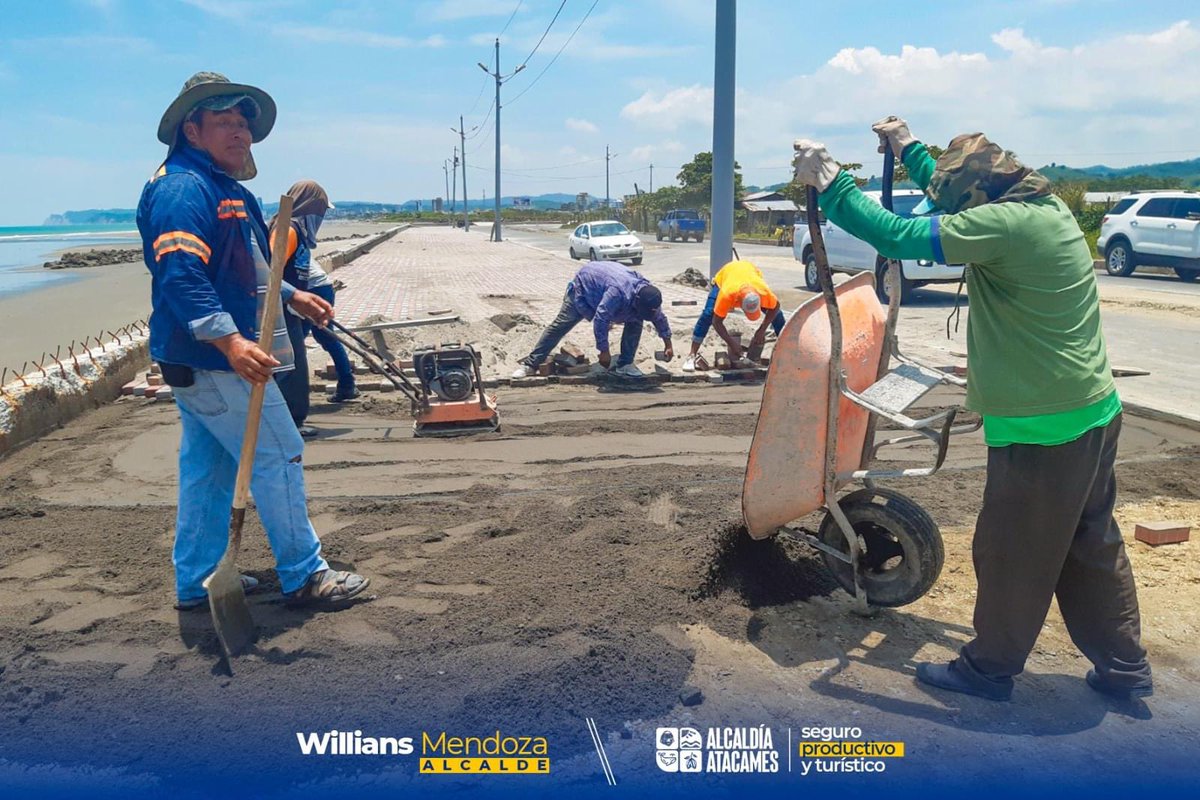 alcaldiatacames's tweet photo. #Expectacular 💪
🗣 REGENERACIÓN DE LA BOCANA💥
👷♂️⚒El alcalde Willians Mendoza Vidal, constató en territorio la llegada de adoquines a colores para los trabajos que se vienen ejecutando en la regeneración del sector de la bocana del río Atacames. https://t.co/sPMmGywBwy
