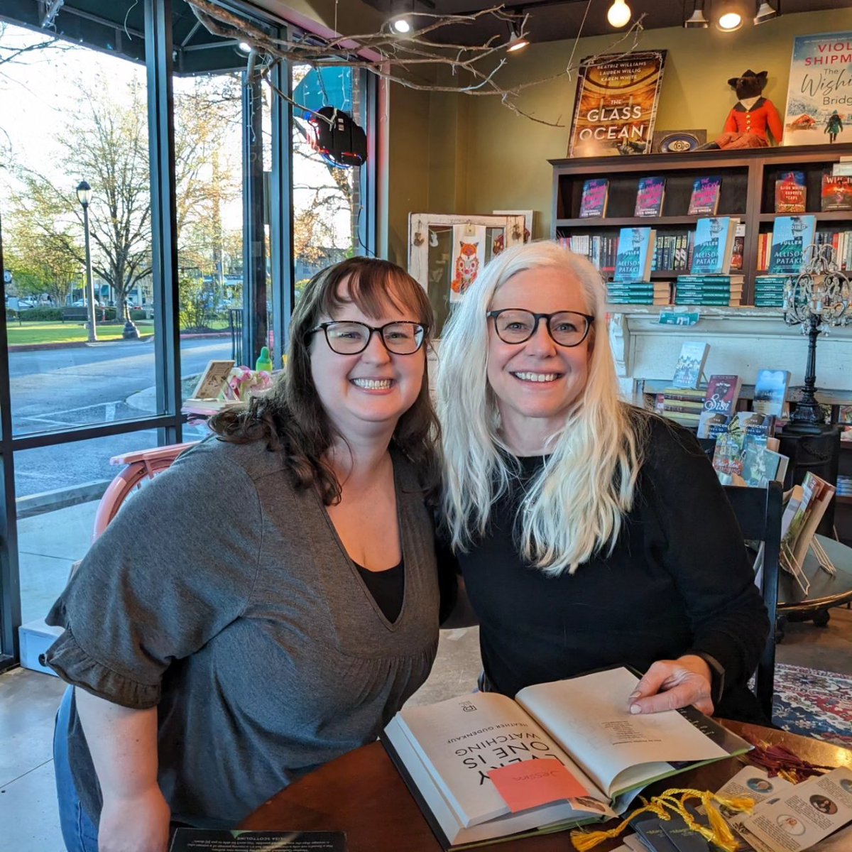 I met my favorite author this week: Heather Gudenkauf!! #foxtalebooks #favoriteauthor