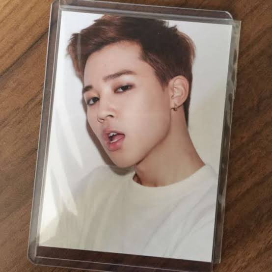 ada yang cari photocard majalah ceci jimin yang ini nggak ya??