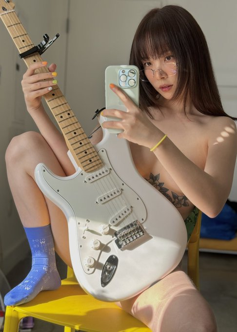 Watch 🥚🥚🥚's leaked NSFW photo on TwXstars