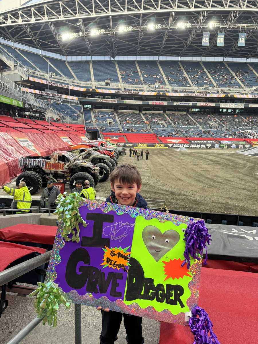 SDK_X's tweet photo. #monsterjam https://t.co/YqyMKrNfP4