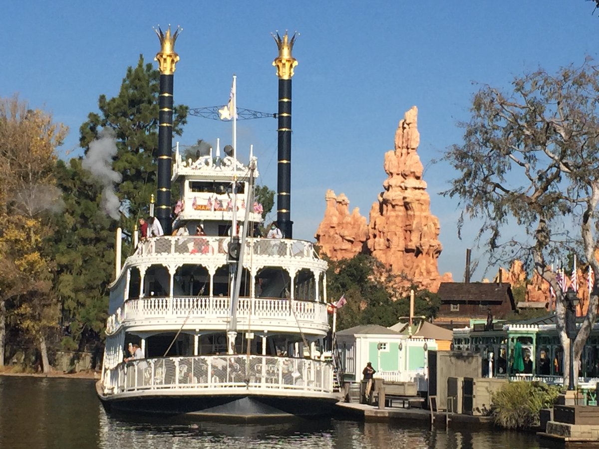 #PictureOfTheDay 
The #MarkTwain steams along the #RiversOfAmerica in #Frontierland with #BigThunderMountainRailroad looming in the background, as seen from #NewOrleansSquare at #Disneyland Park in #DisneylandResort.