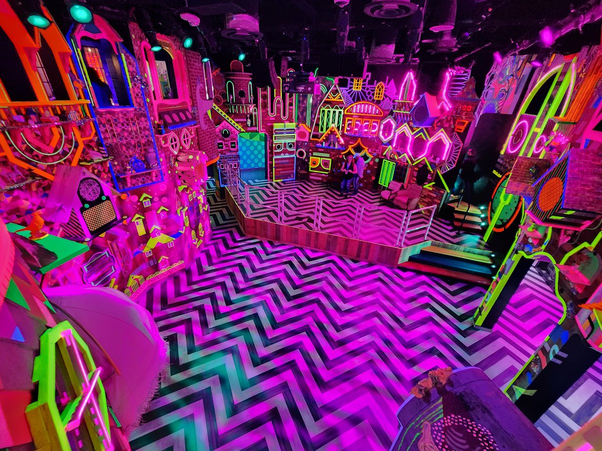 Had to bail on Weebcon to live out my dream for the past several years:
Visit Meow Wolf for the first time ever, AKA IRL VRChat world hopping